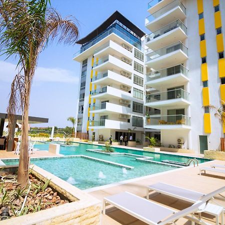 The Pavilion 1Bdr Luxury Apt Акра Екстериор снимка
