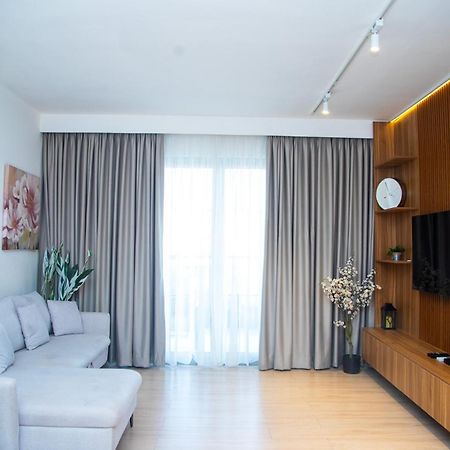 The Pavilion 1Bdr Luxury Apt Акра Екстериор снимка