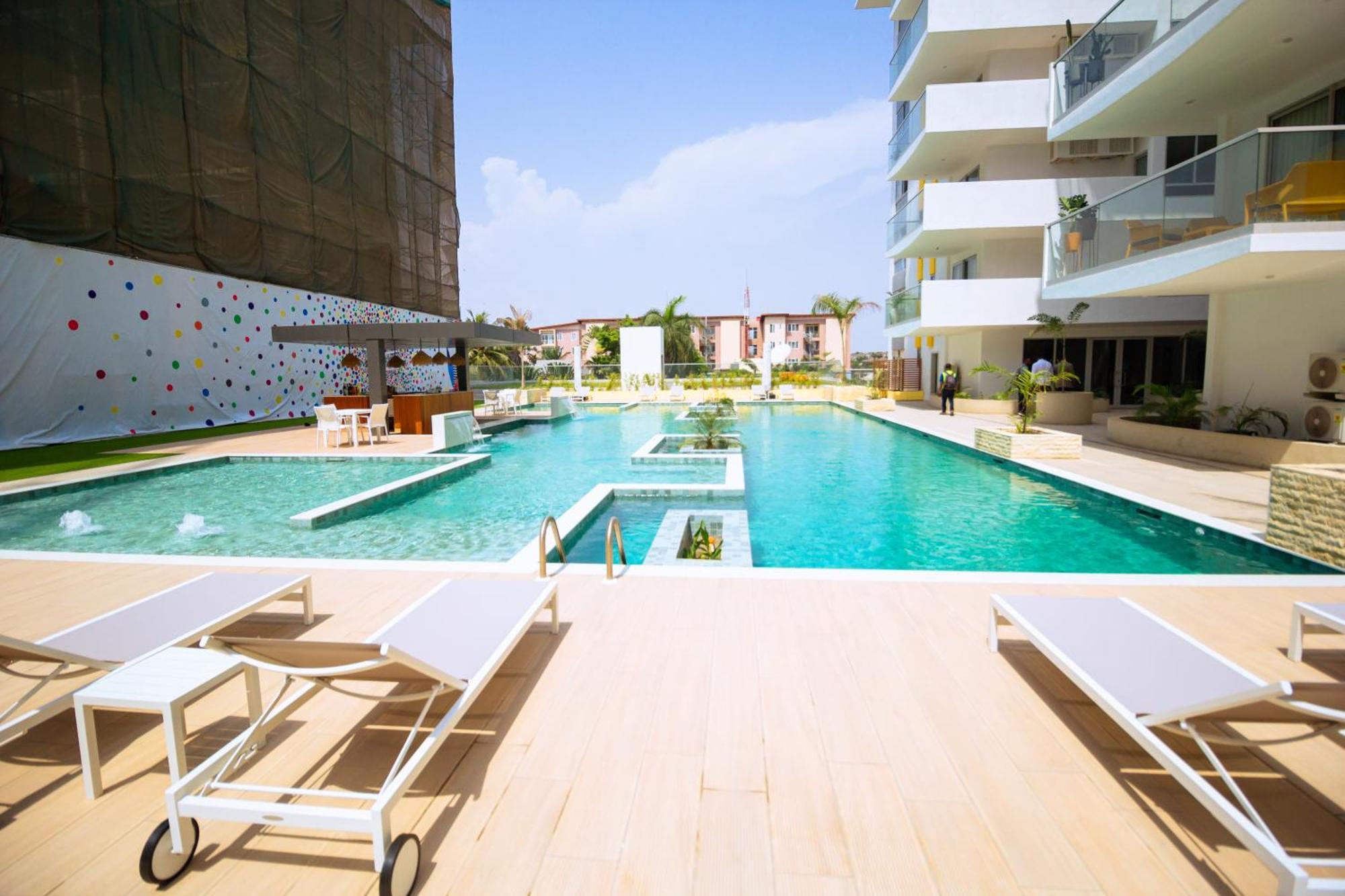 The Pavilion 1Bdr Luxury Apt Акра Екстериор снимка
