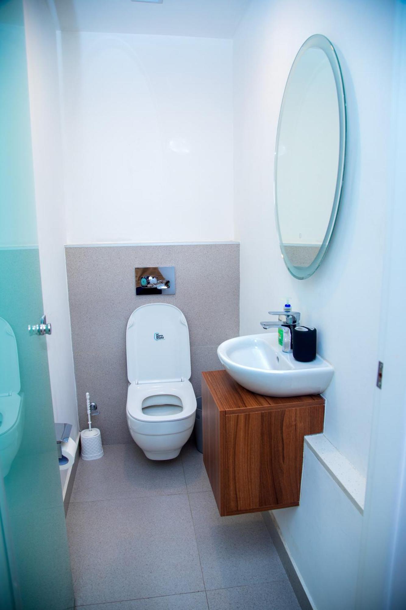 The Pavilion 1Bdr Luxury Apt Акра Екстериор снимка